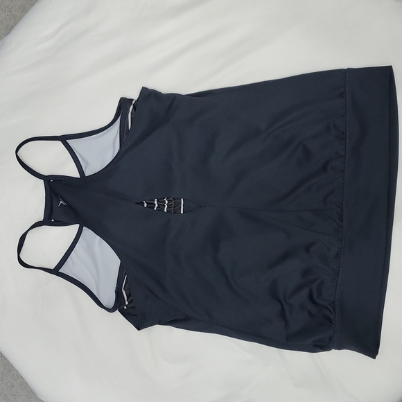 Old navy active loose fit tank - Picture 2 of 7